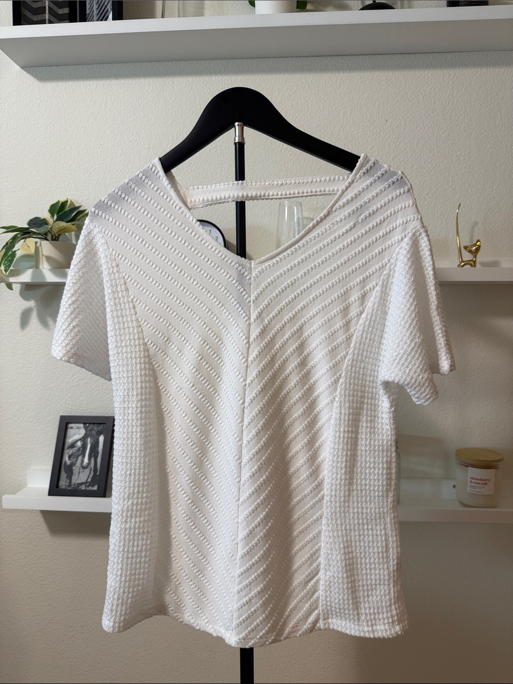 BKE Women’s White Textured V-Neck Short Sleeve Top XS